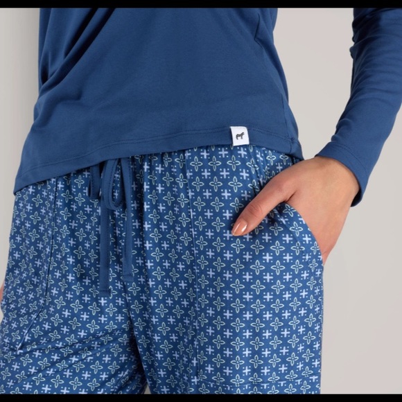 Brand New Long Sleeve Top with printed jogger set - Picture 3 of 4